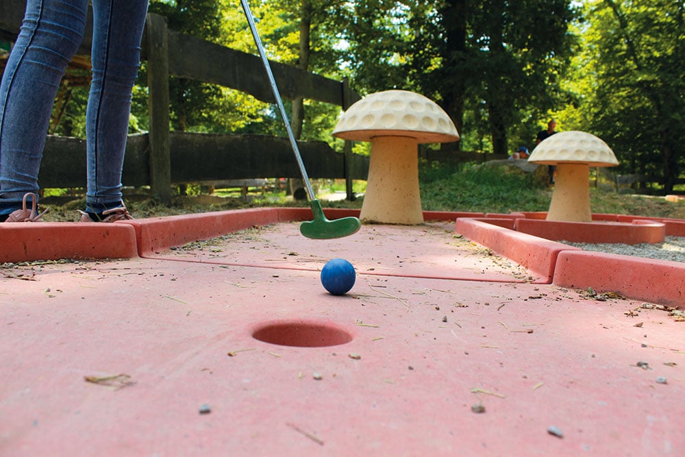 Découvrir en vidéo: Mini-golf